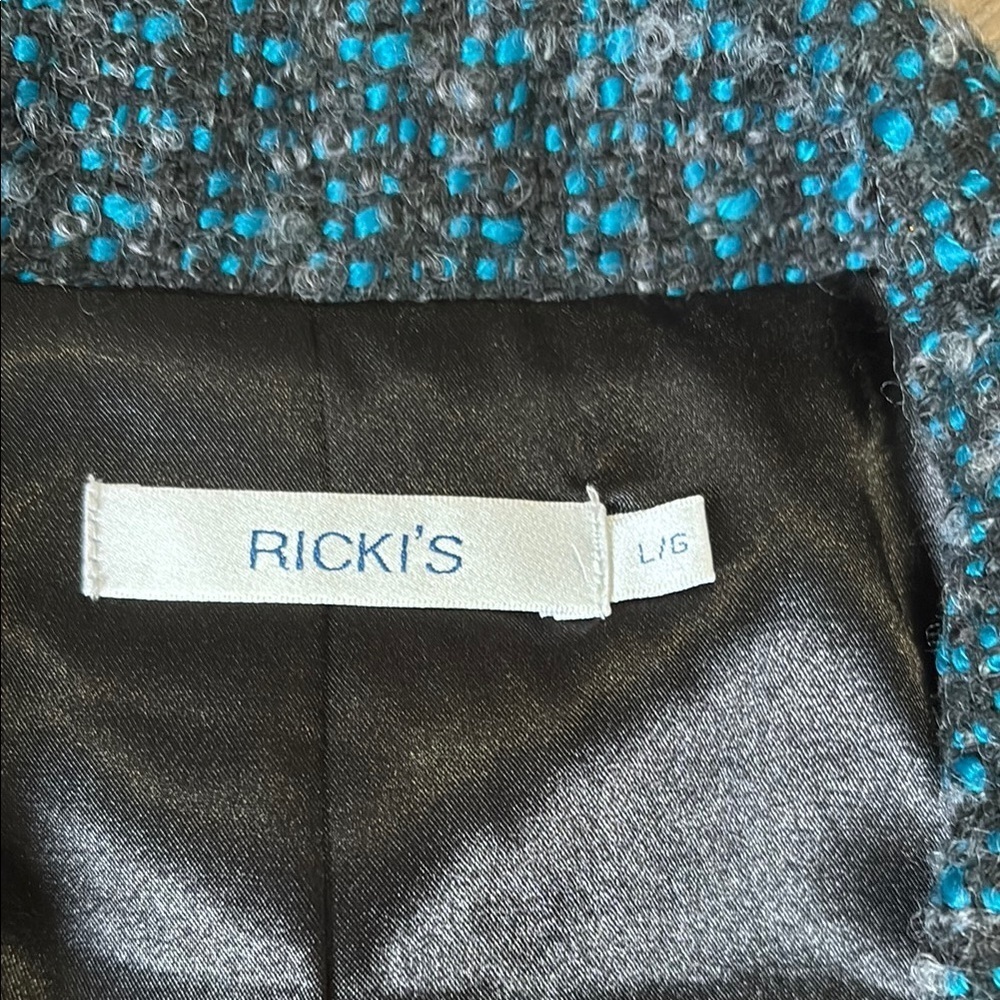 Chic Tweed Coat with Black Accents - Picture 2 of 3